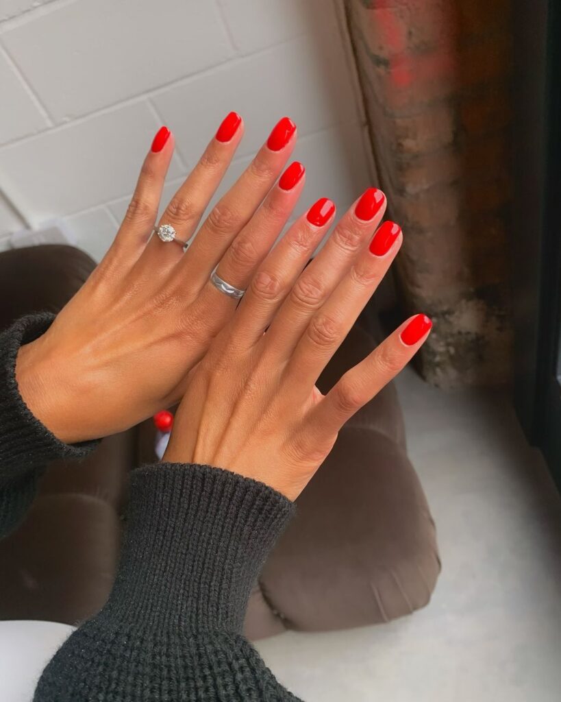 basic red short nails