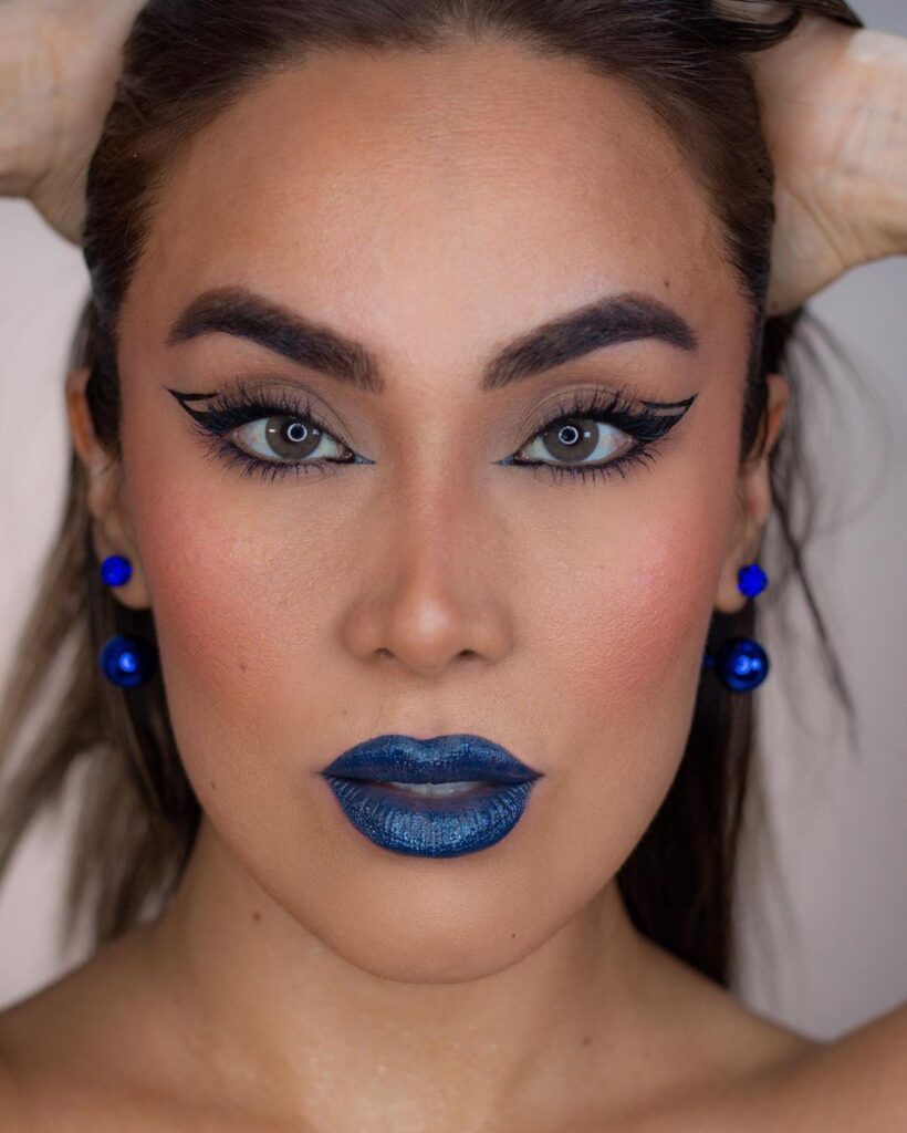 blue lips makeup