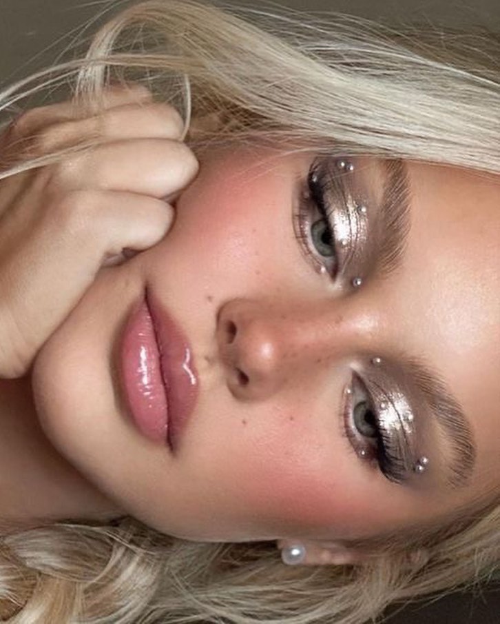 clean girl aesthetic silver makeup look for prom