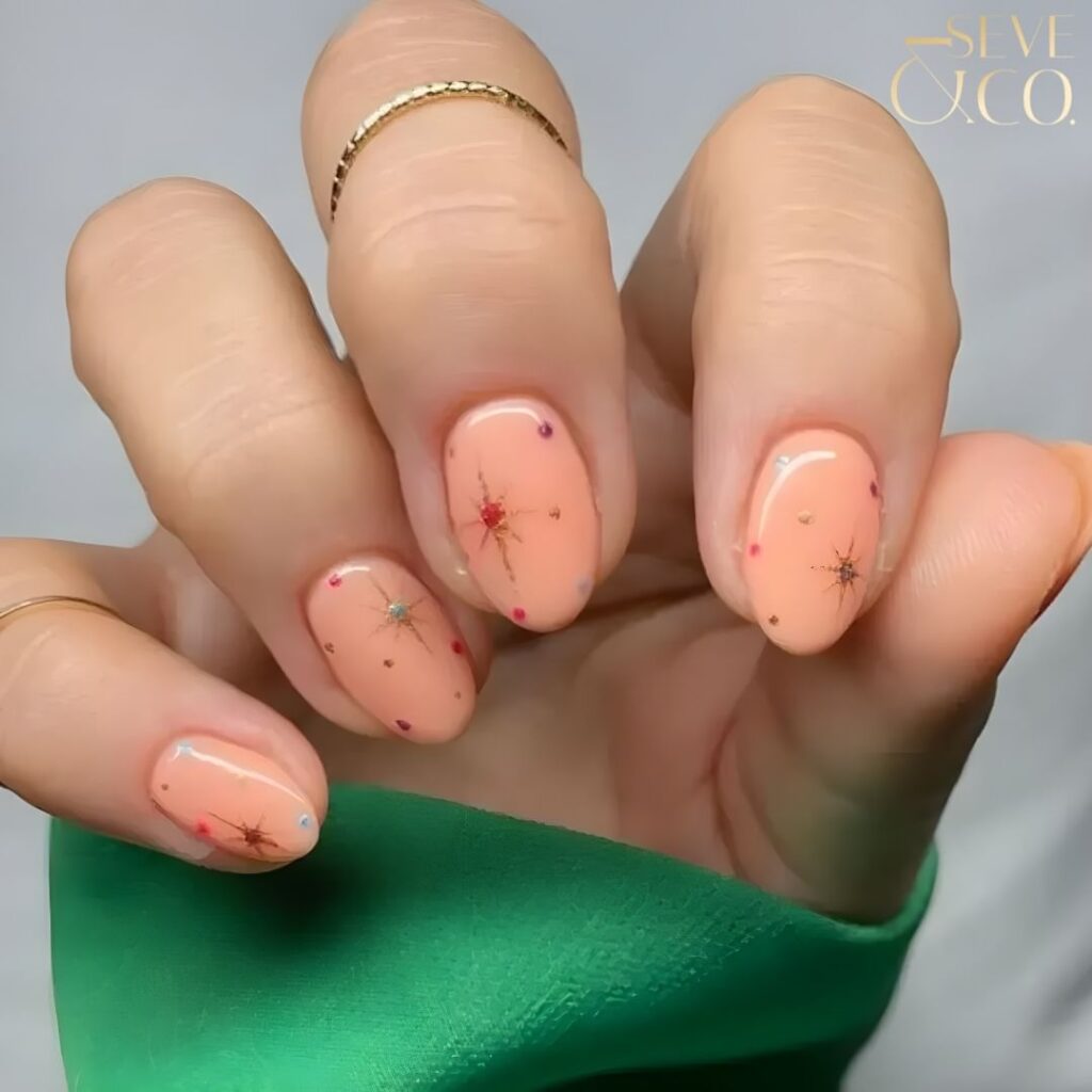 ongles de longueur moyenne avec duvet de pêche