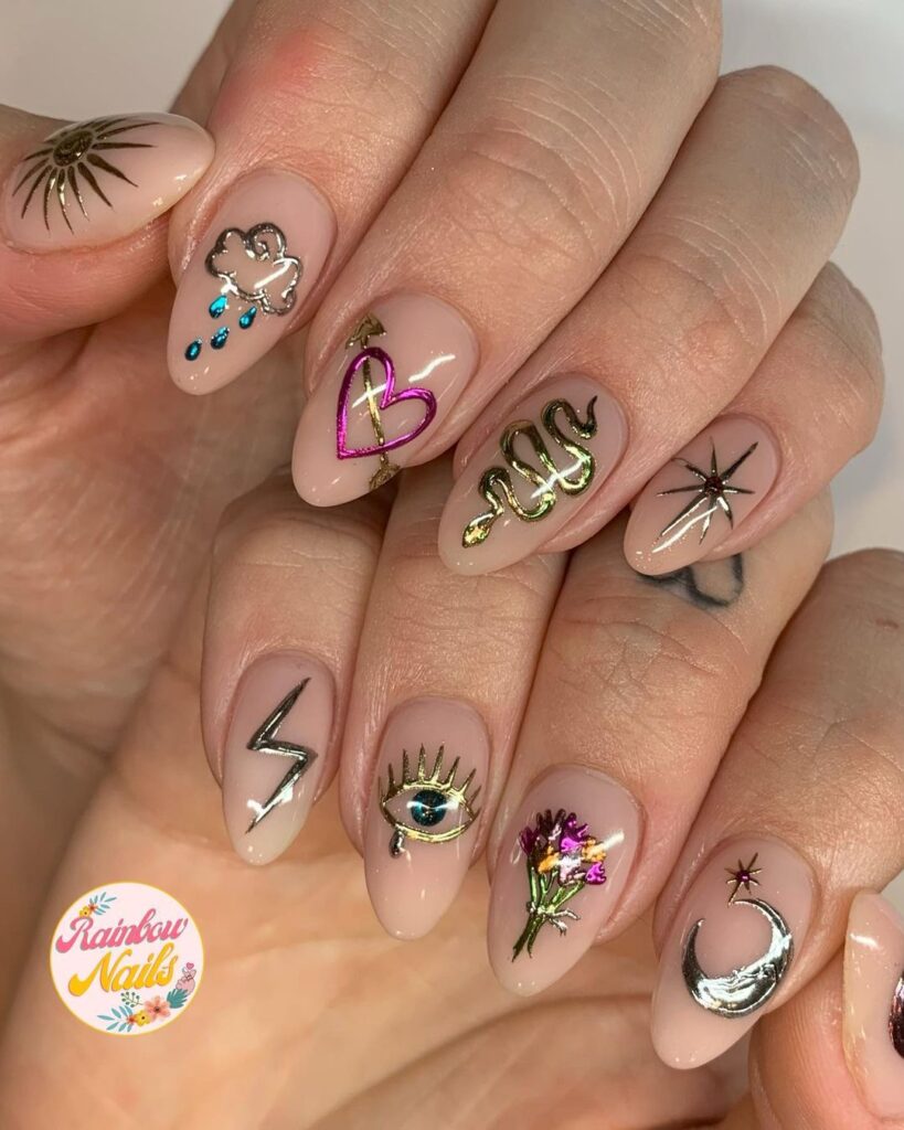 detalles de nail art metalizados