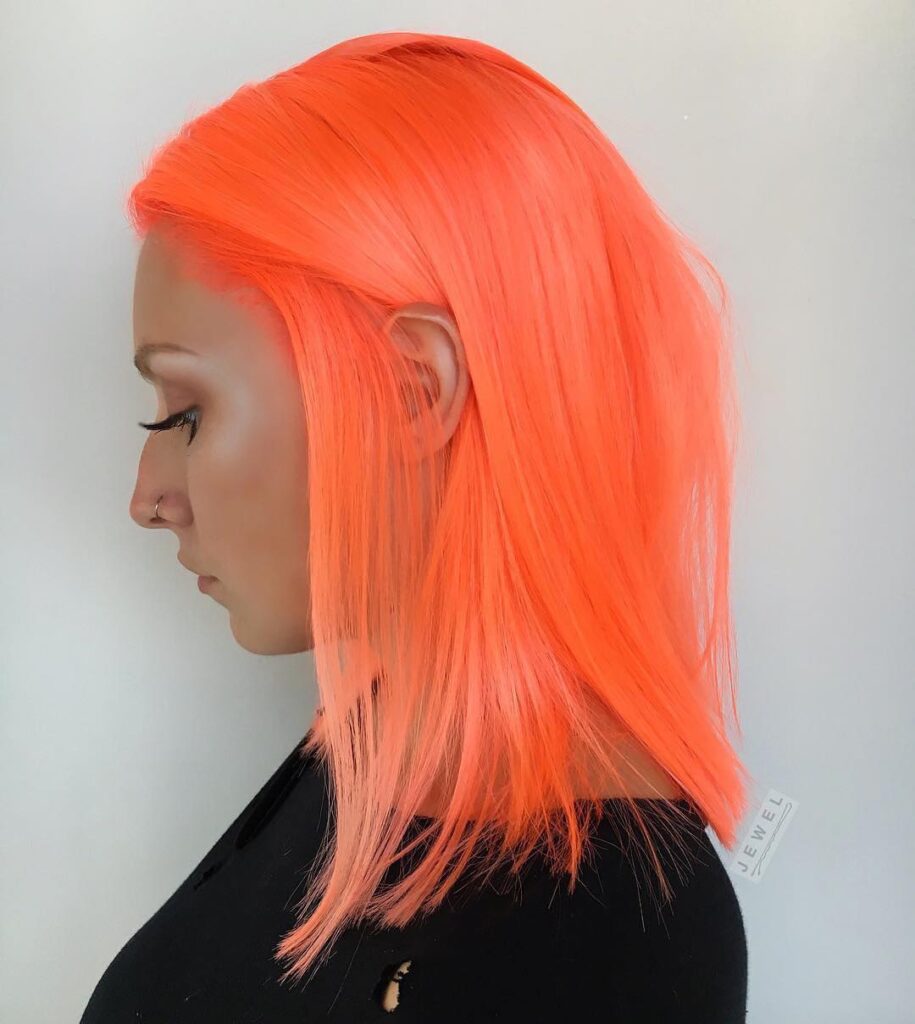 cor de cabelo neon peach fuzz