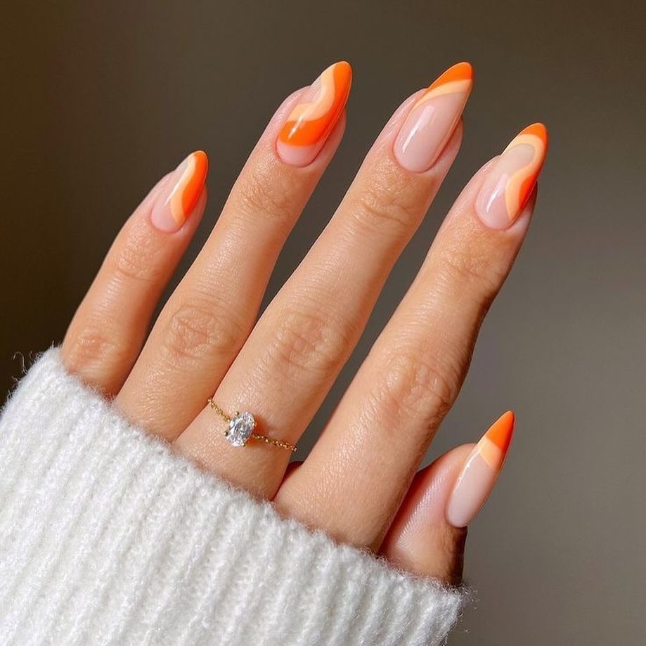 nail art con peach fuzz