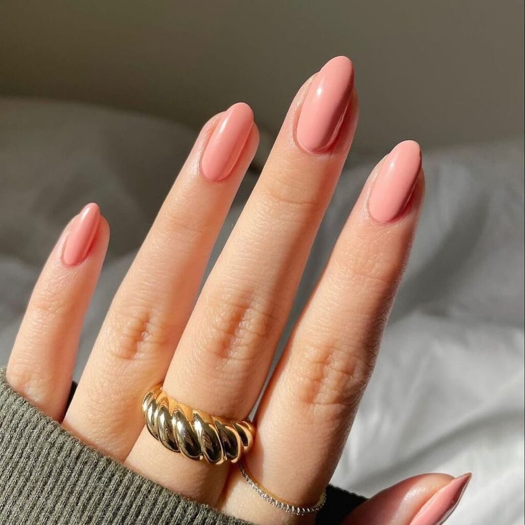 unhas de pêssego cor-de-rosa