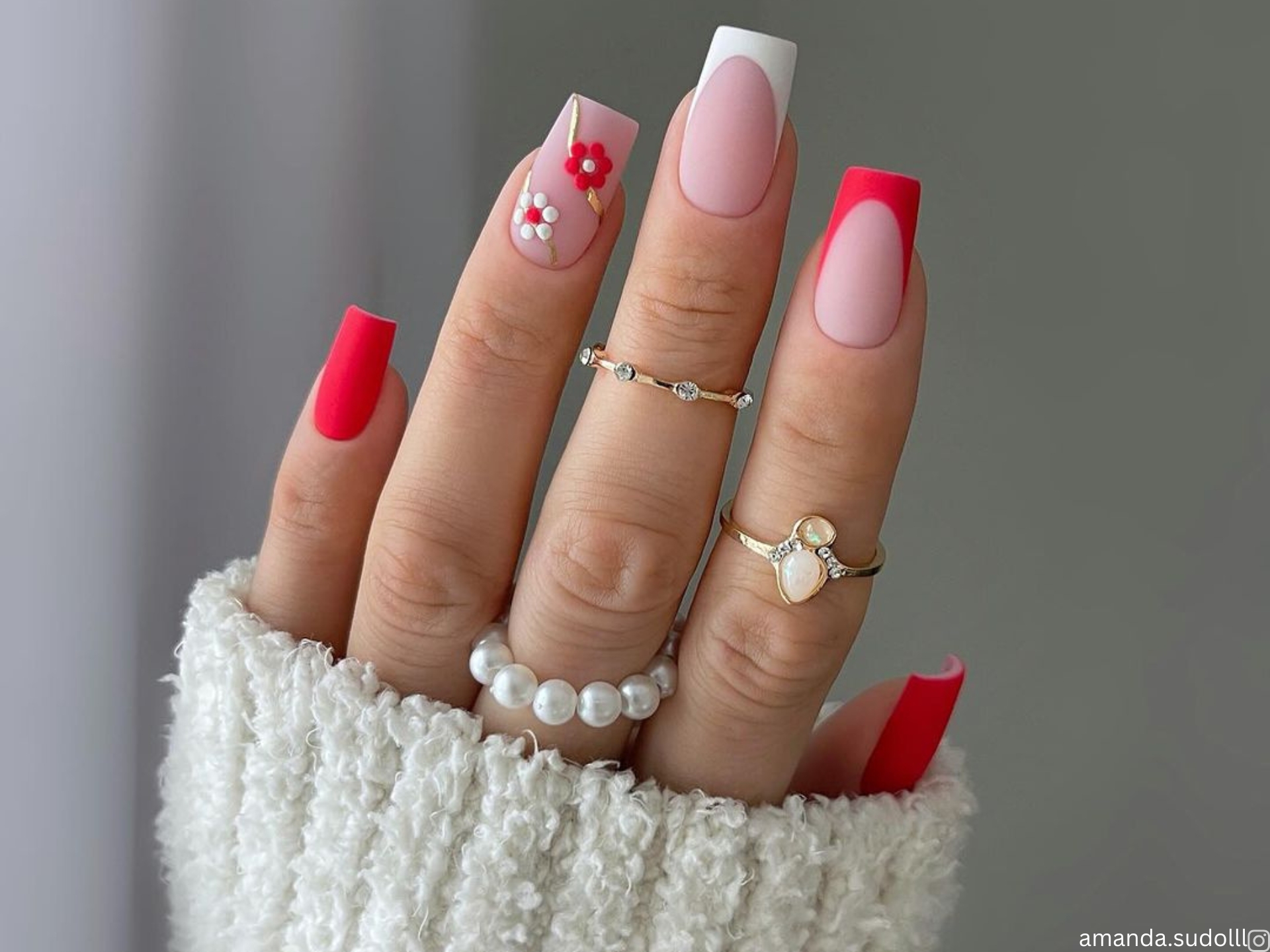 red nails