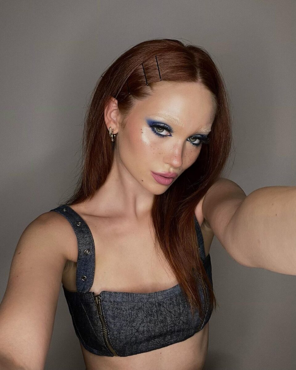 20-iconic-90s-makeup-looks-that-are-making-a-huge-comeback