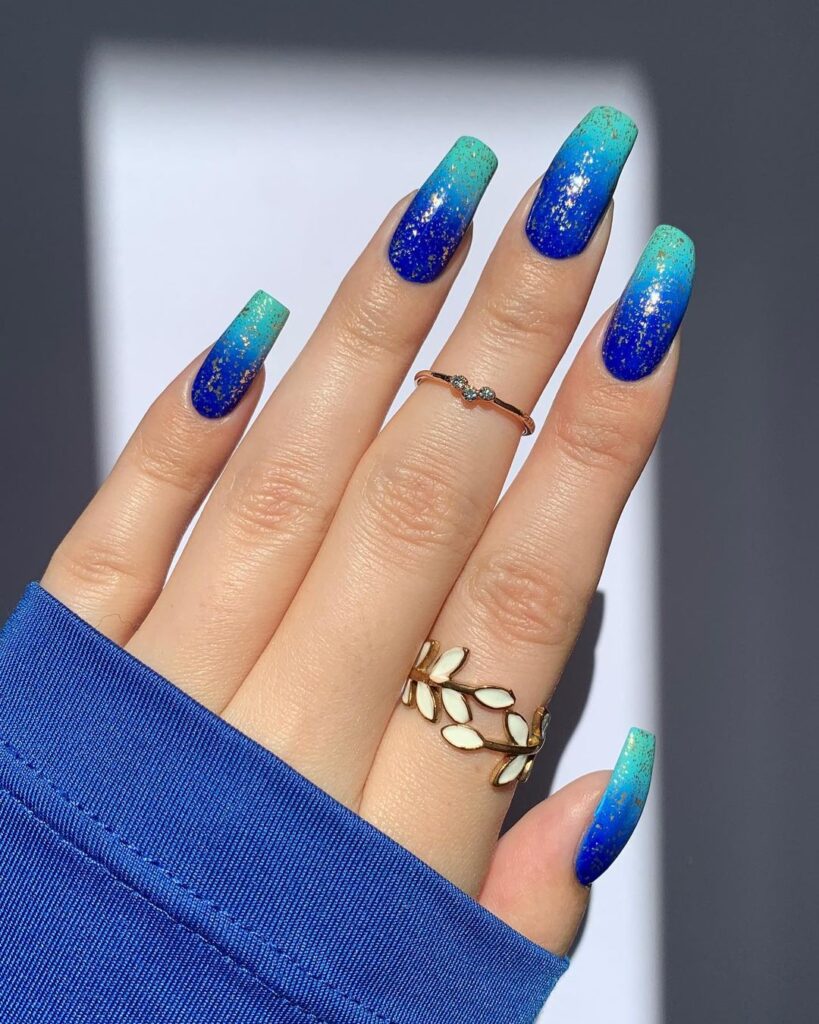 Abstract beach nails