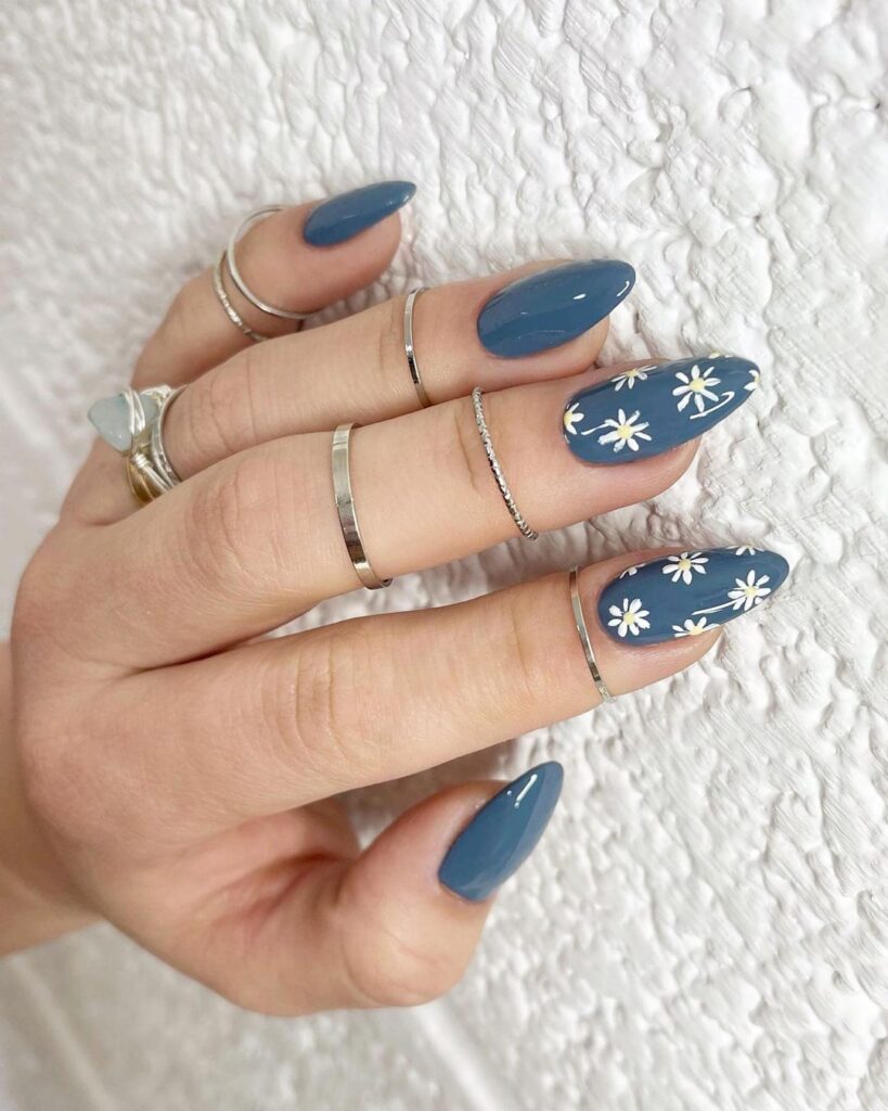 Blue Nails With Daisy Design 