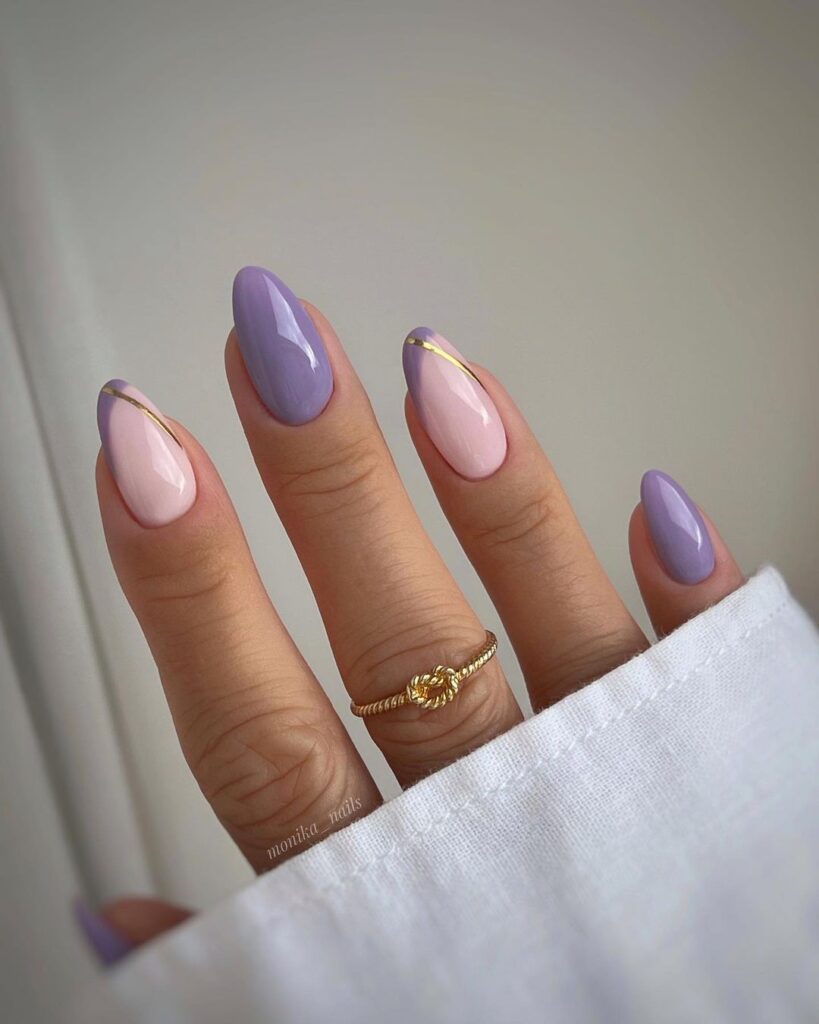 Elegante diseño de uñas lila