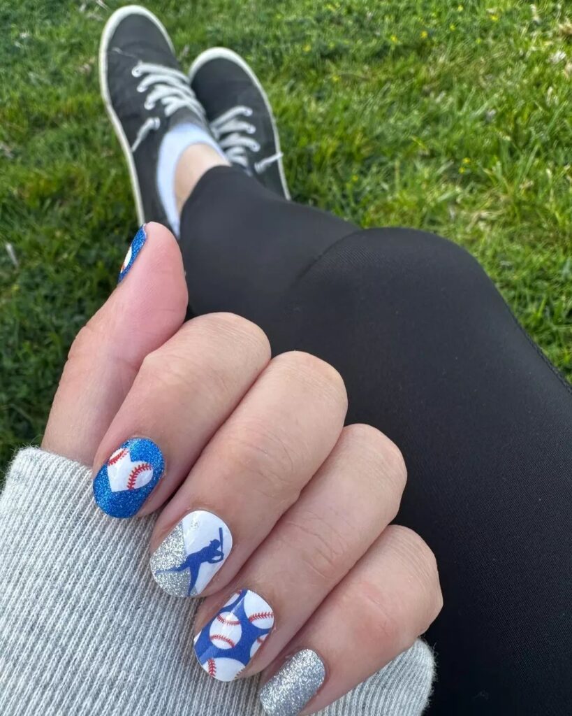 unhas com motivo de jogador de basebol