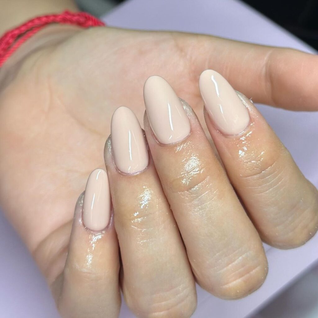 clean nude set of nails