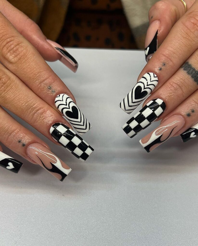 ongles en noir et blanc