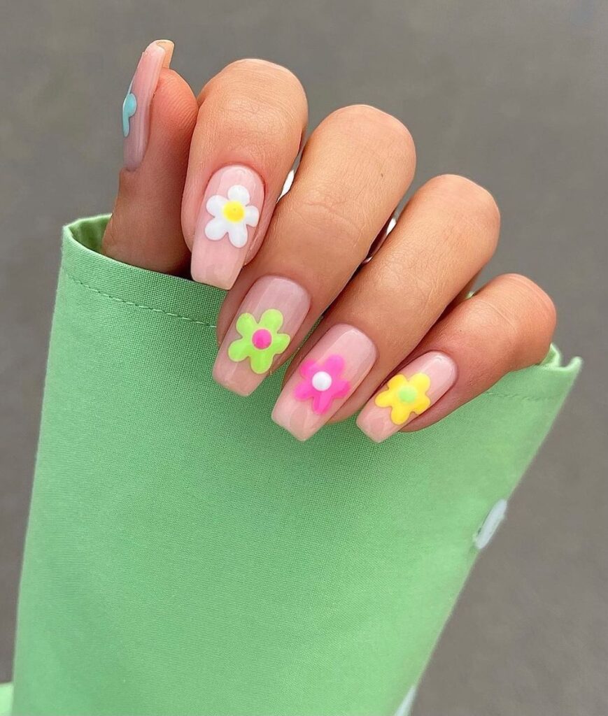 cute daisy nails