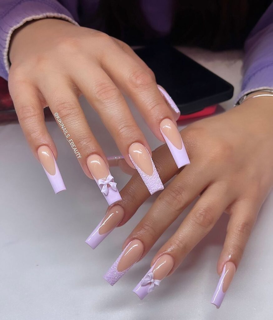 unhas acrílicas nude violeta giras