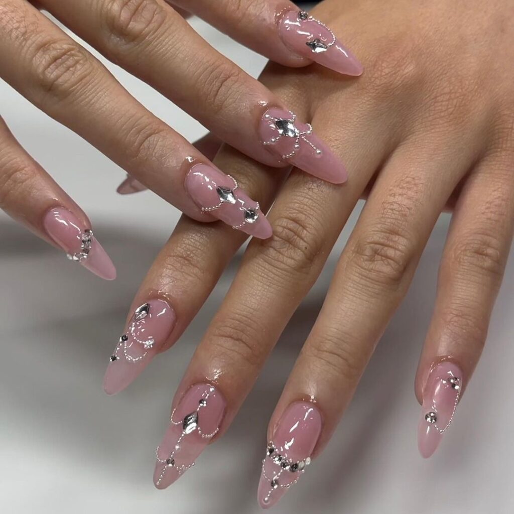 unhas de gel cor-de-rosa delicadas