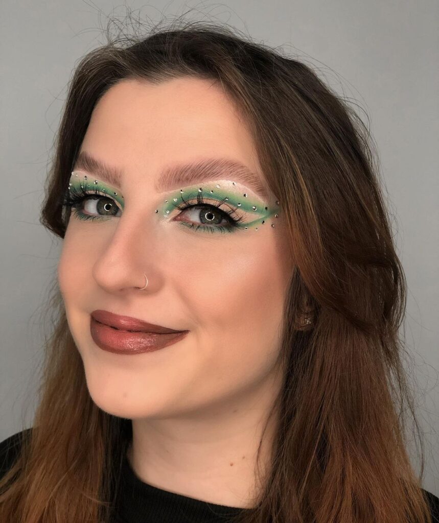 euphoria inspired prom makeup look for green eyes