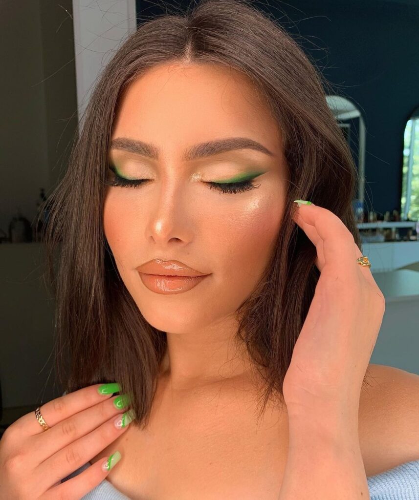 green eyeliner prom makeup