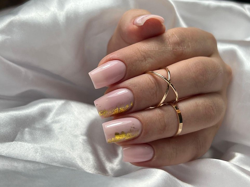 nude pink with gold on short cleean nails