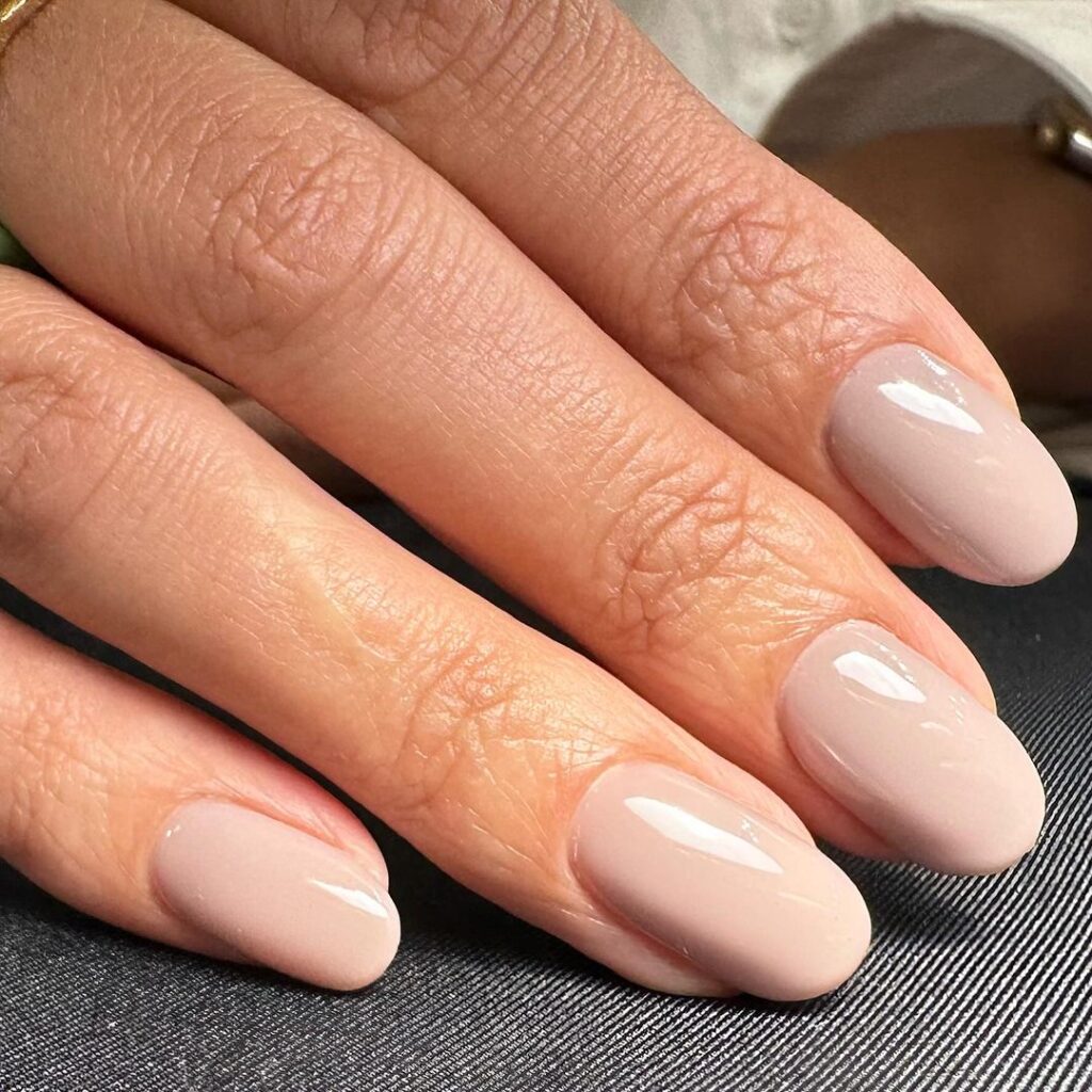 pearl nude nails