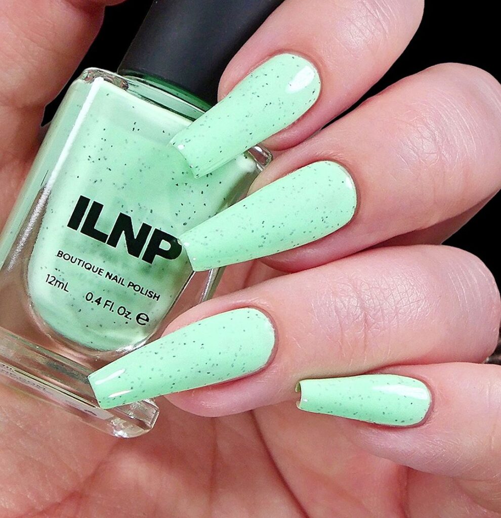 speckled mint green nails