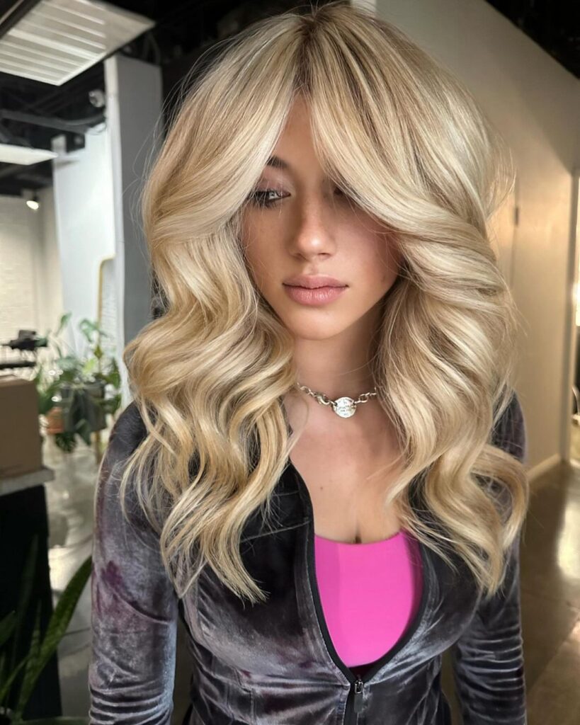 90s inspired blonde blowout