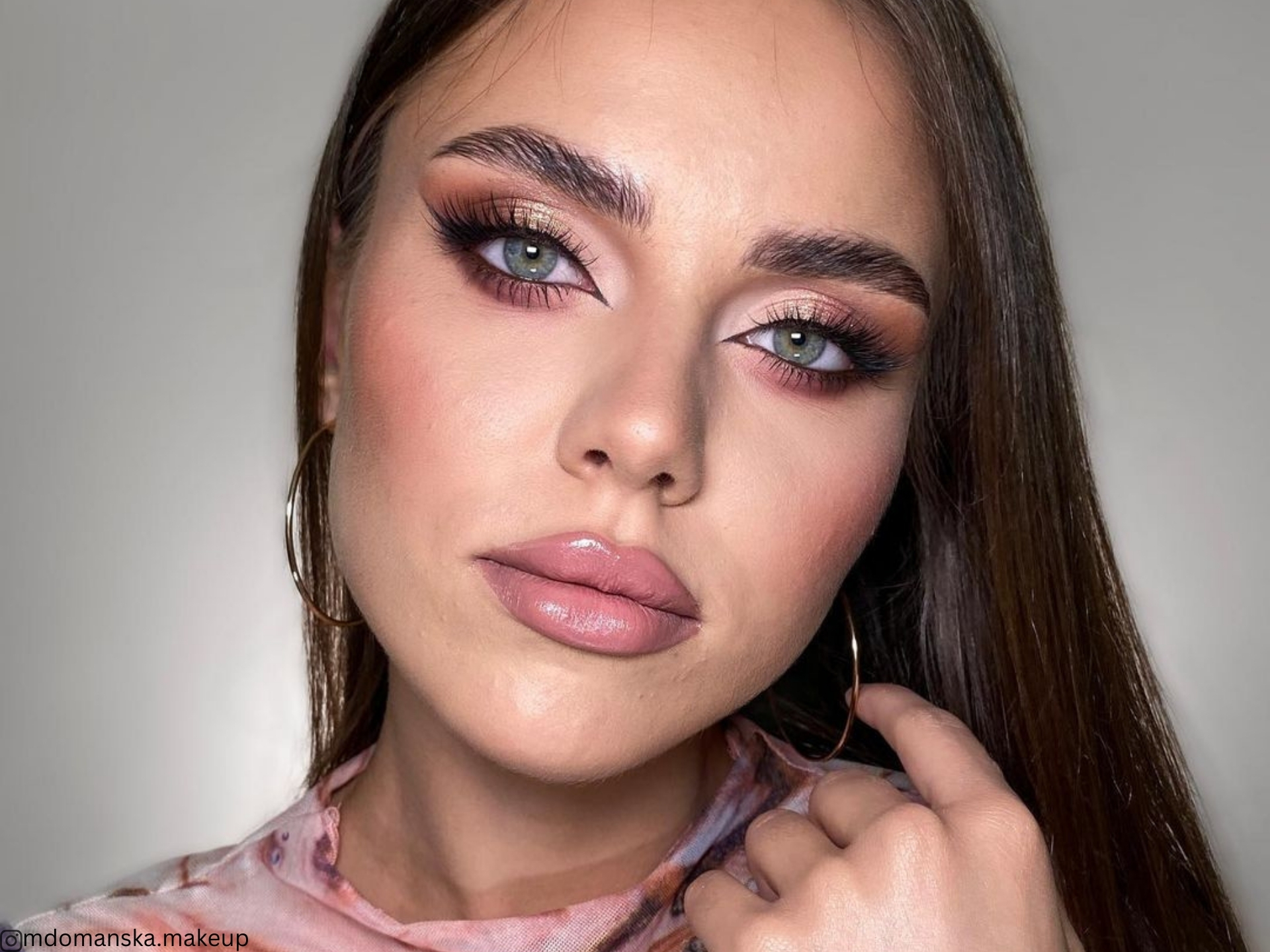 Enhance Your Beauty With These 20 Rose Gold Makeup Looks