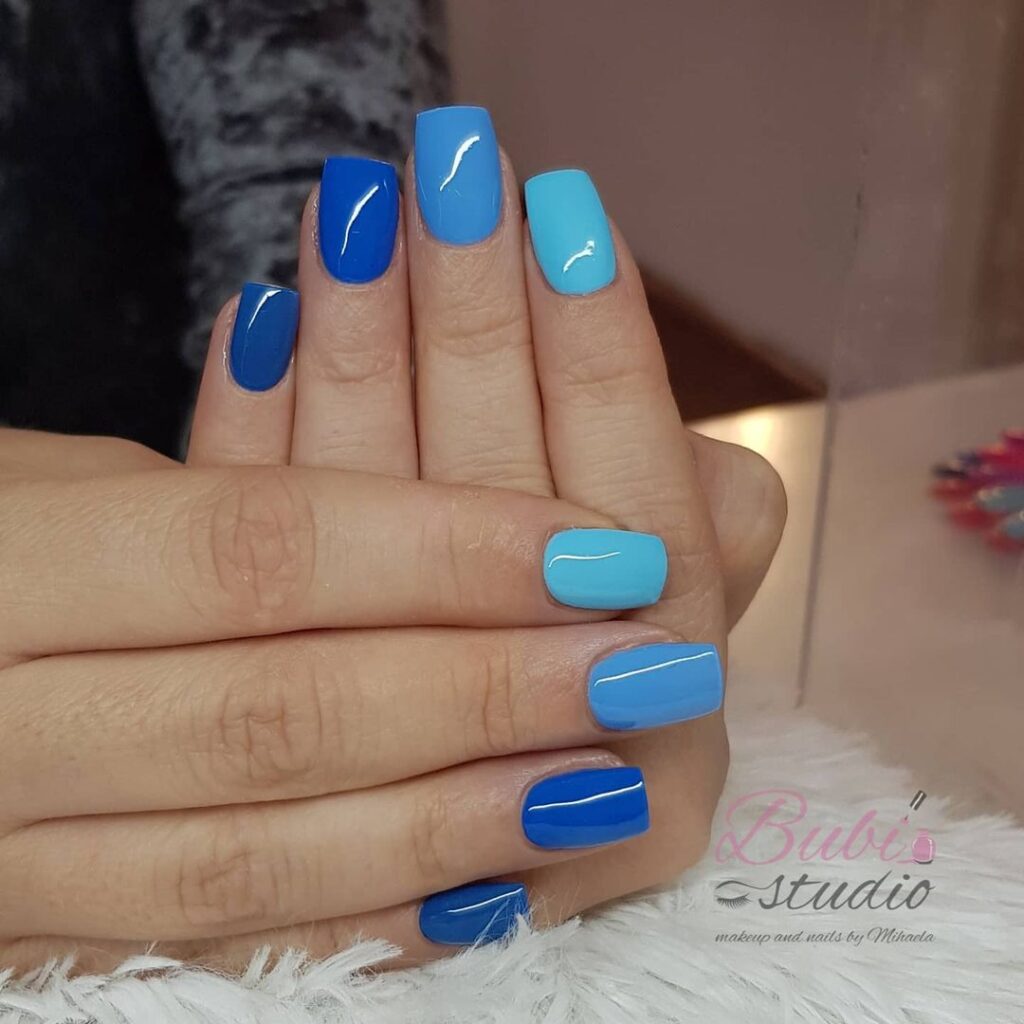 Gradient Blue Nails
