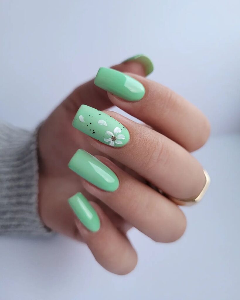 Mint Nails