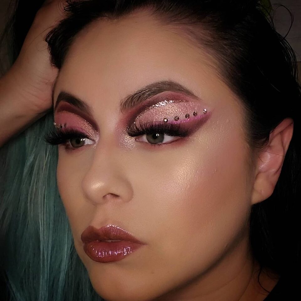 Enhance Your Beauty With These 20 Rose Gold Makeup Looks