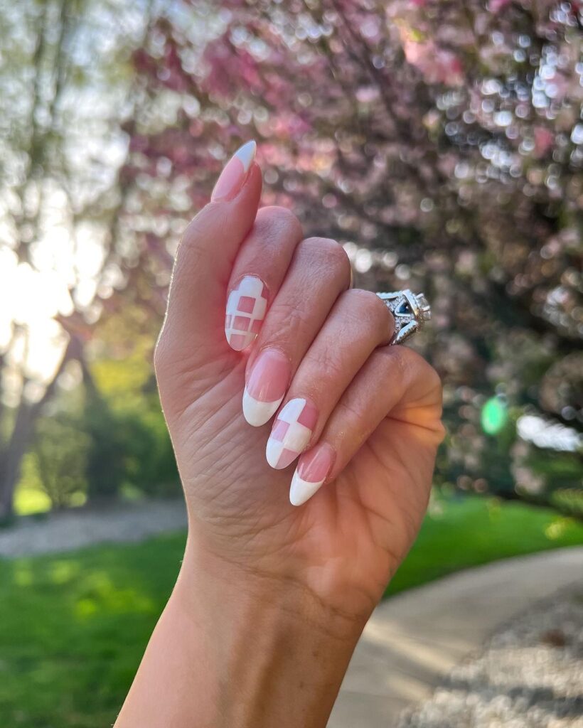 Simple & Clean Spring Checkered Mani 
