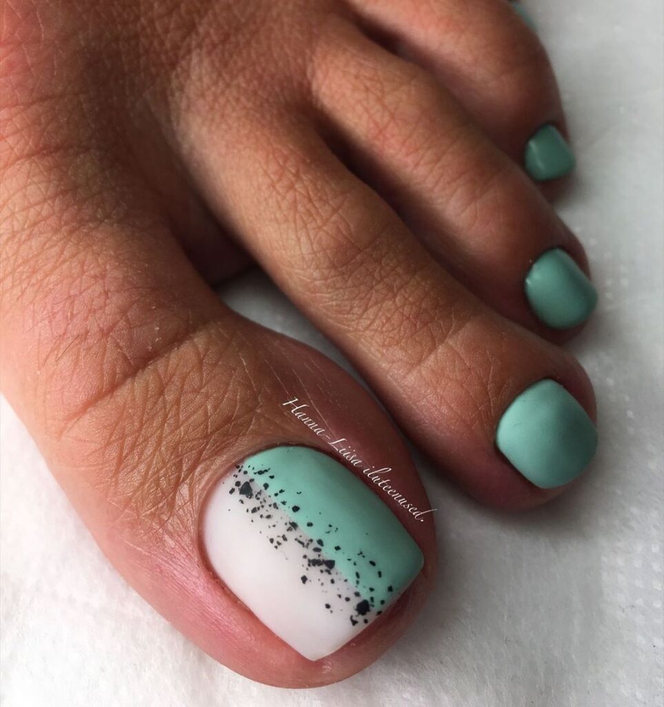 mint and white spring toe nail colors