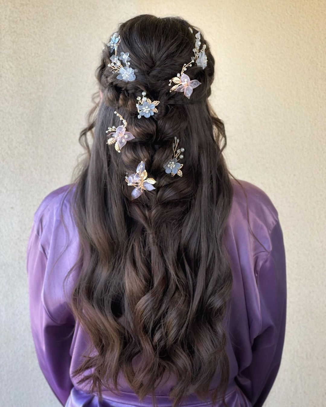 demi-coiffure avec fleurs