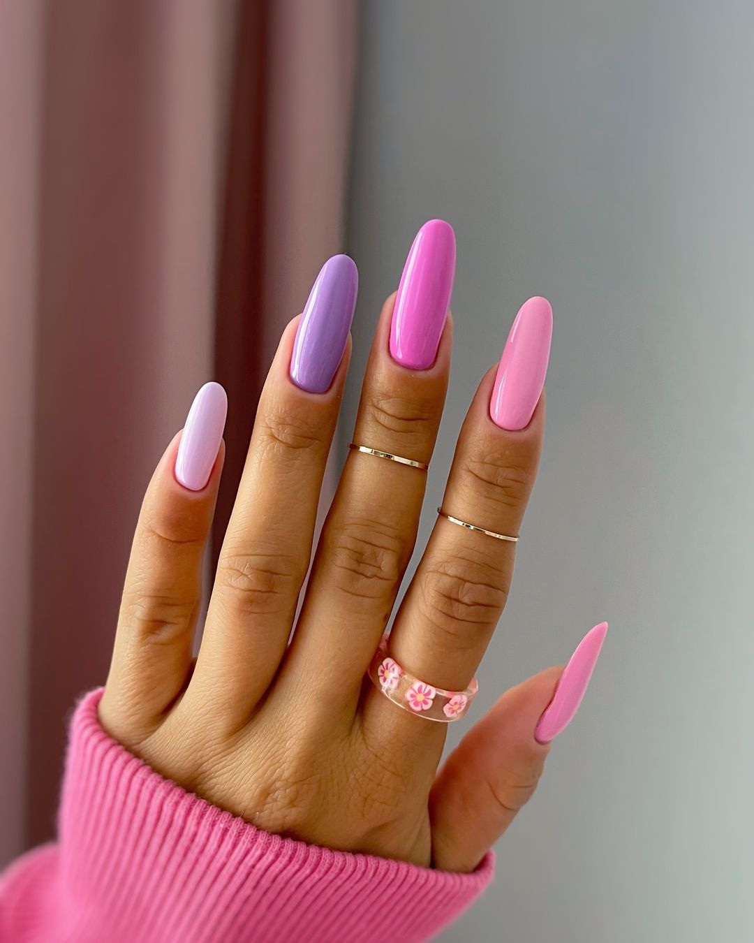 ongles d'été rose vif