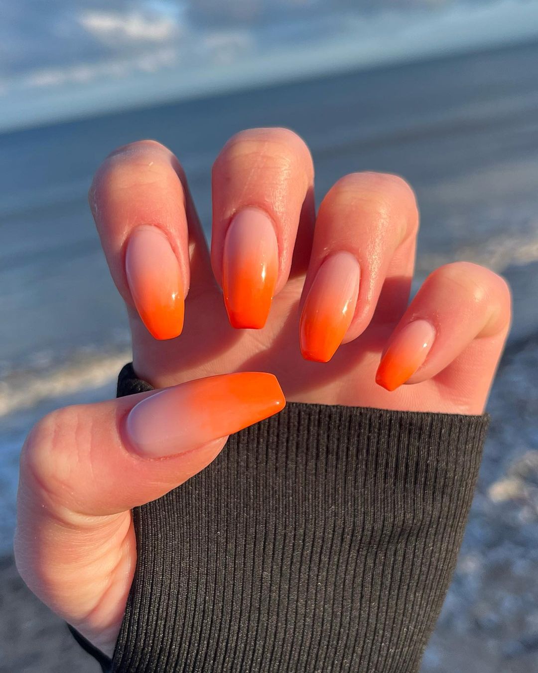 unhas ombre laranja