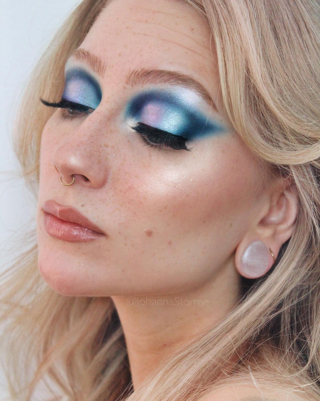 blue eyeshadow