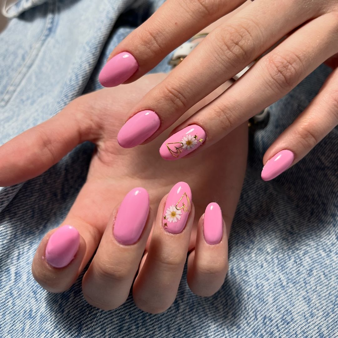 minimalist spring pink nails