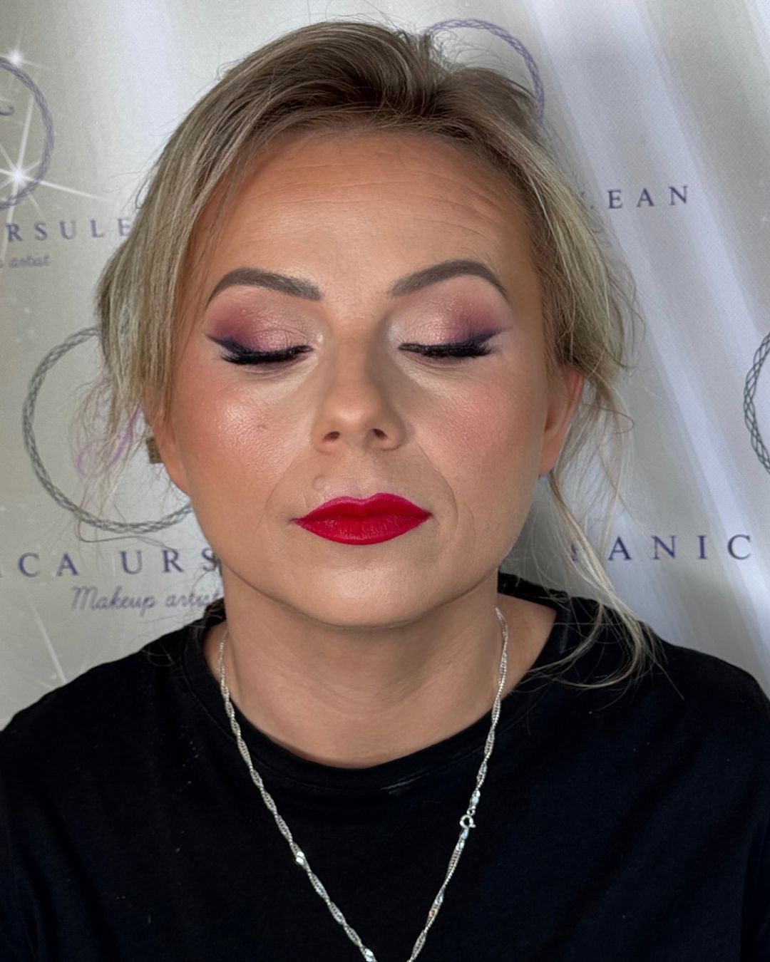 ahumado oro rosa y labios rojos