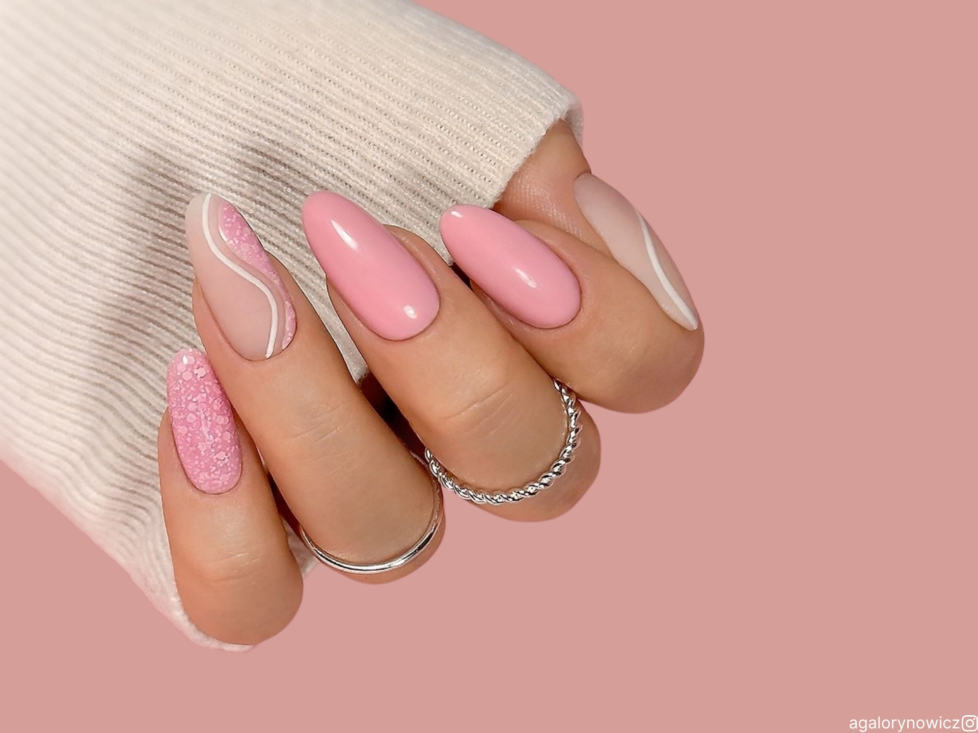 unhas cor-de-rosa