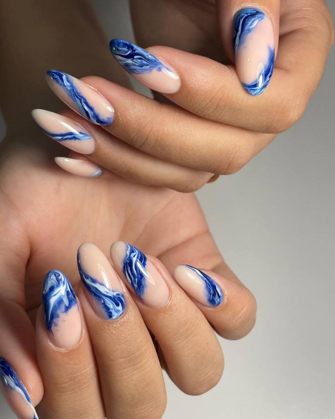 vagues ongles du début de l'été