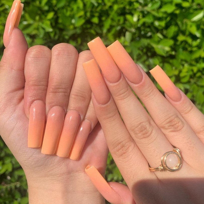 Creamy Peach Nails