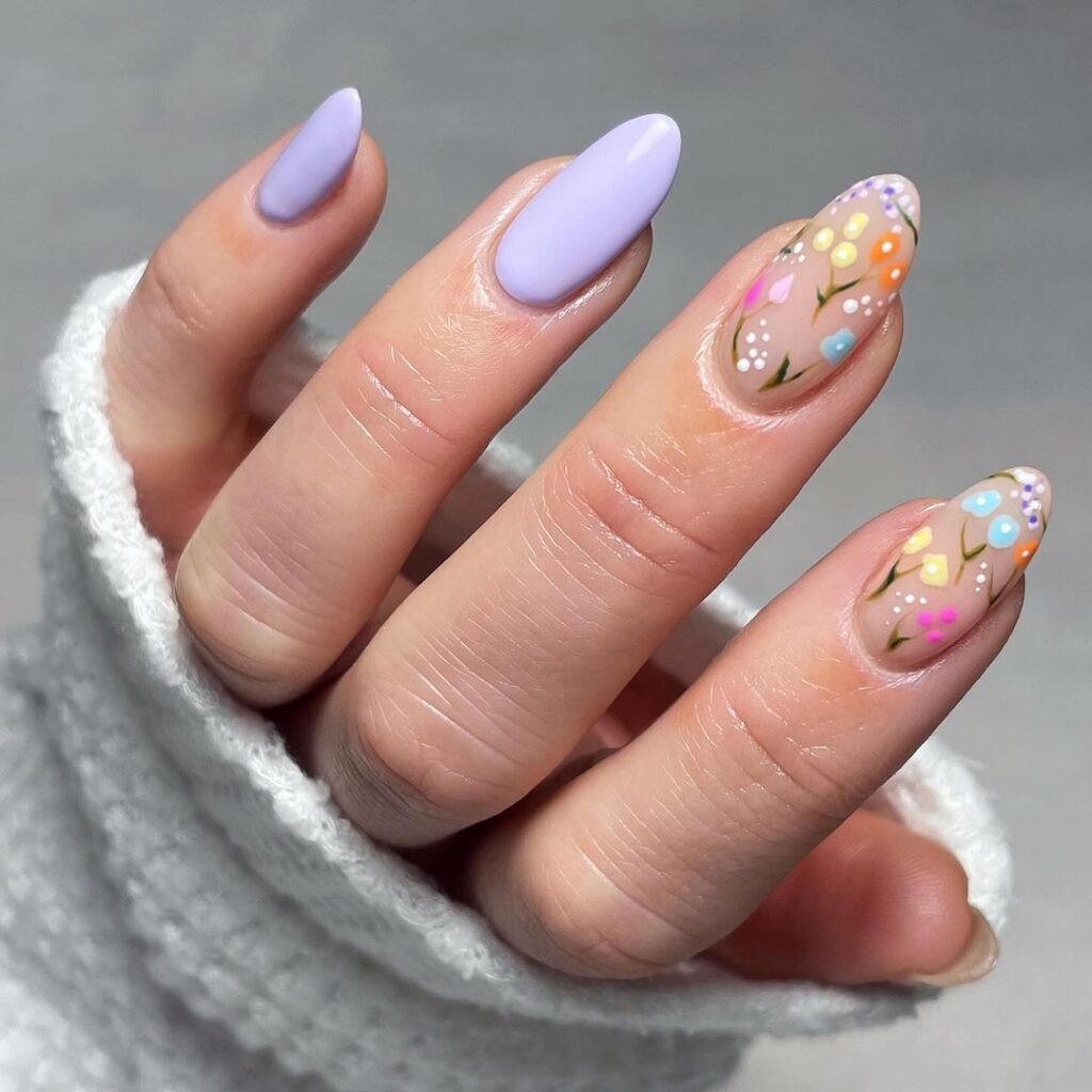 Unhas florais em tom de lavanda