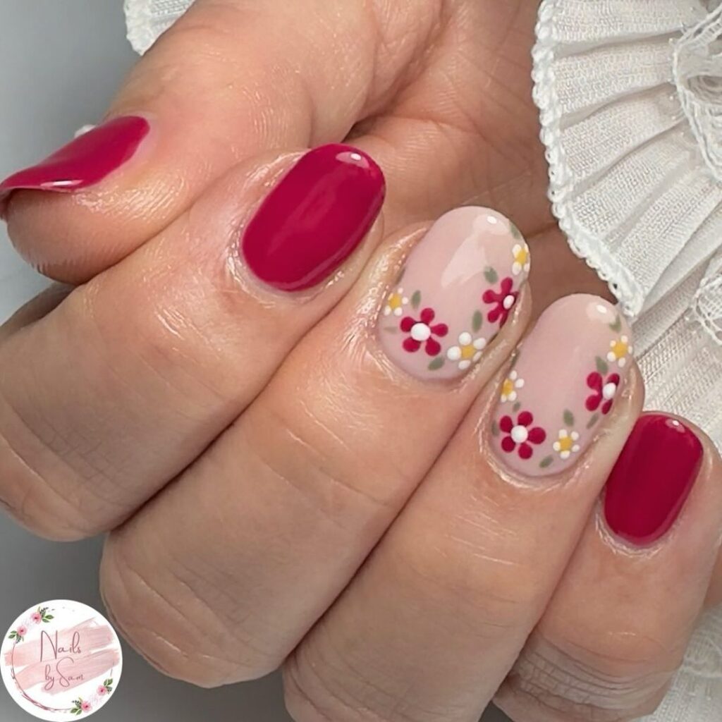 Ongles floraux rouges