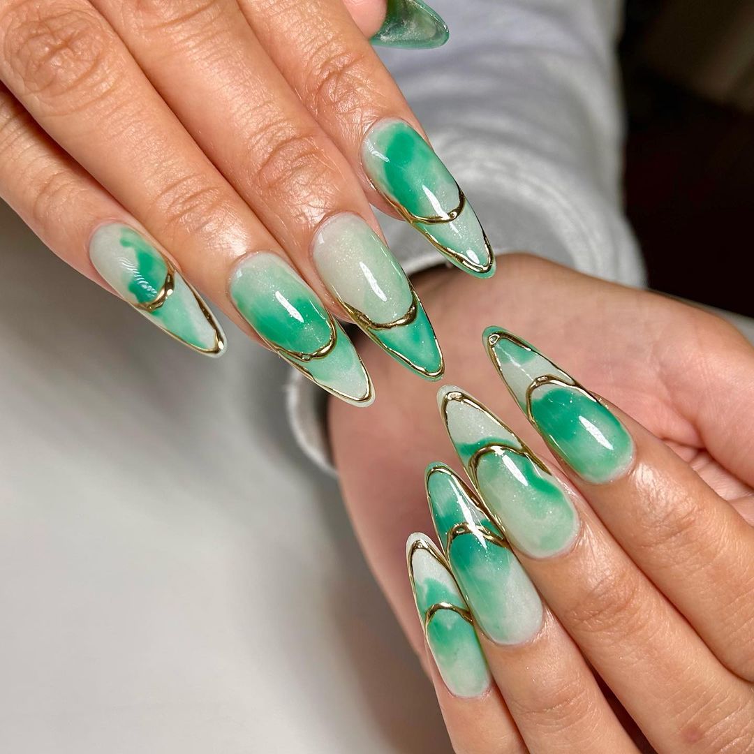 Modèle d'ongles en jade inspiré d'un bracelet