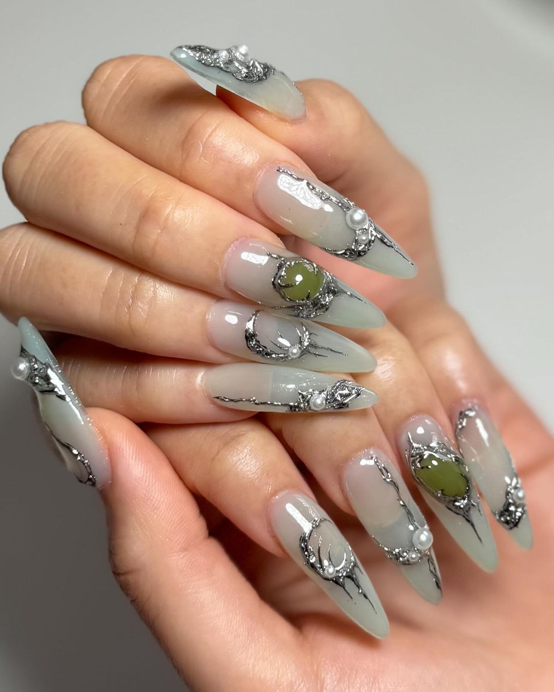 arte cromada design de unhas jade