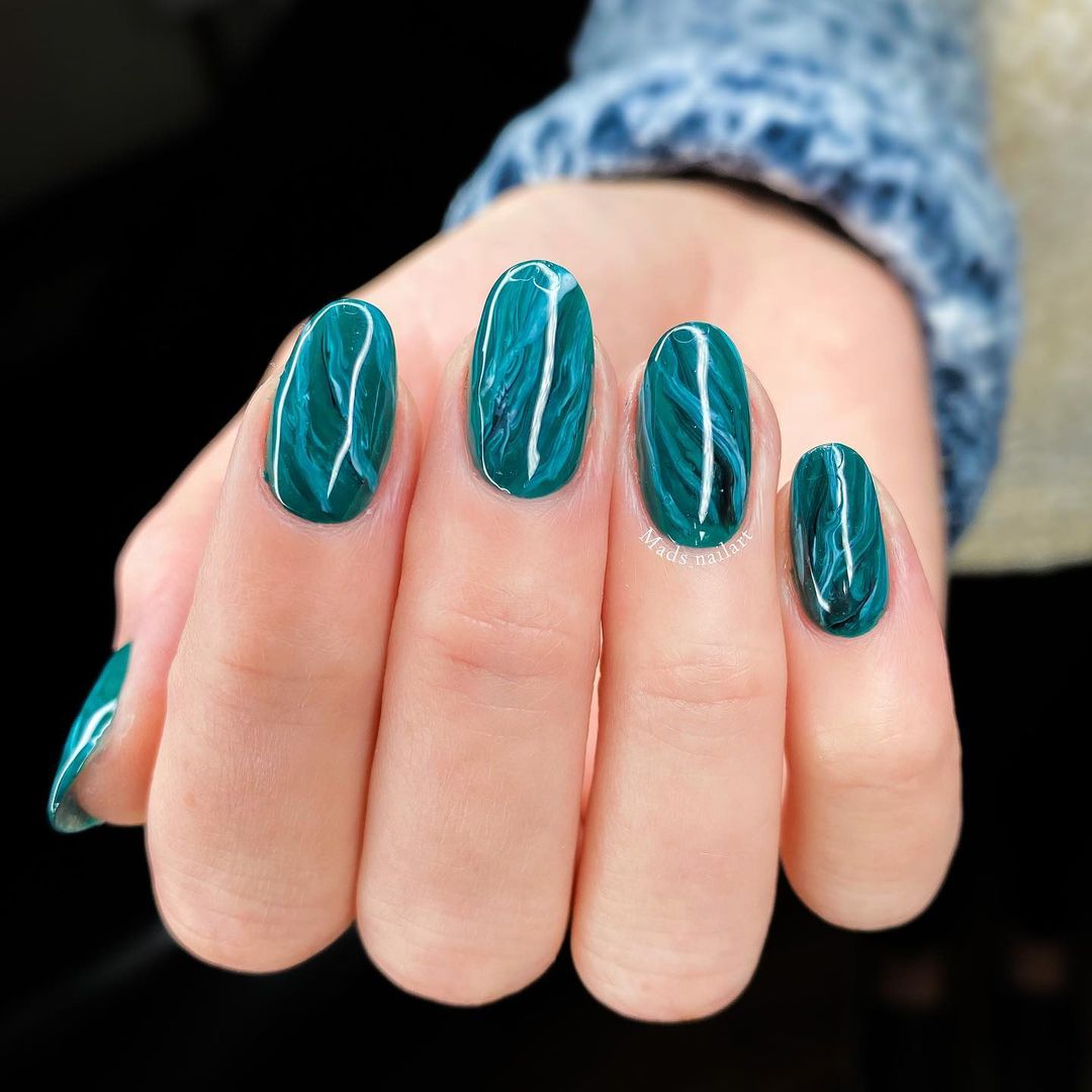 diseños de uñas jade esmeralda oscuro