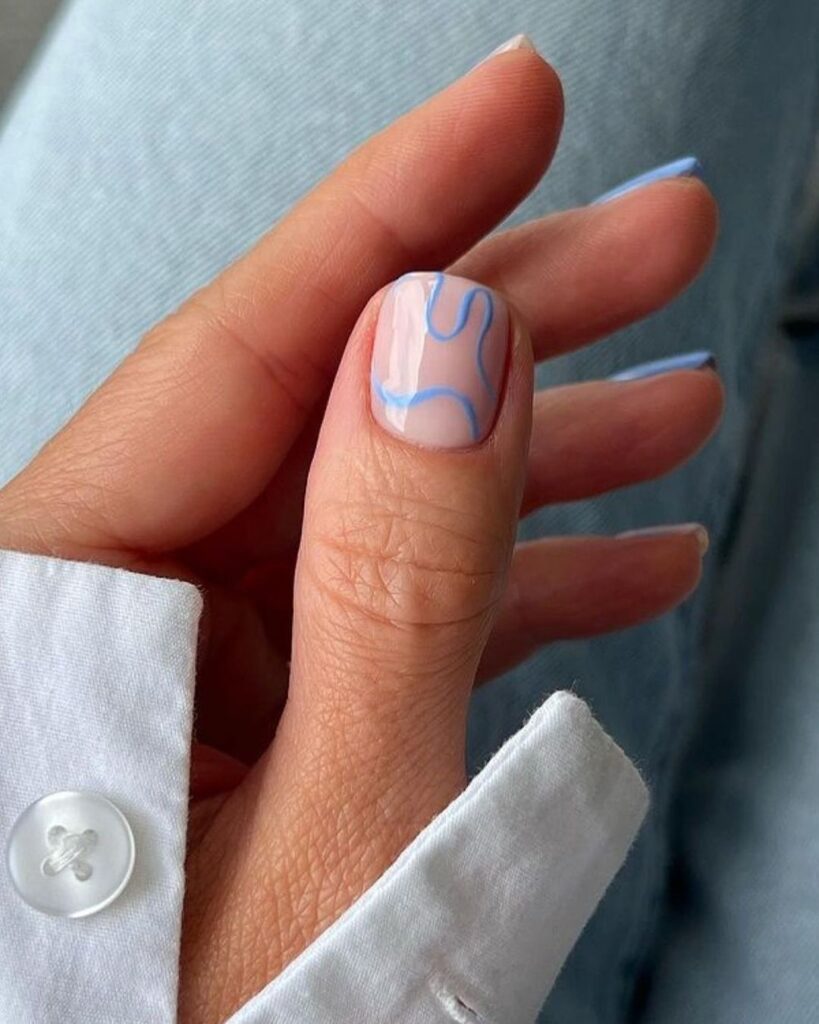 des vibrations denim sur des ongles simples pour l'été