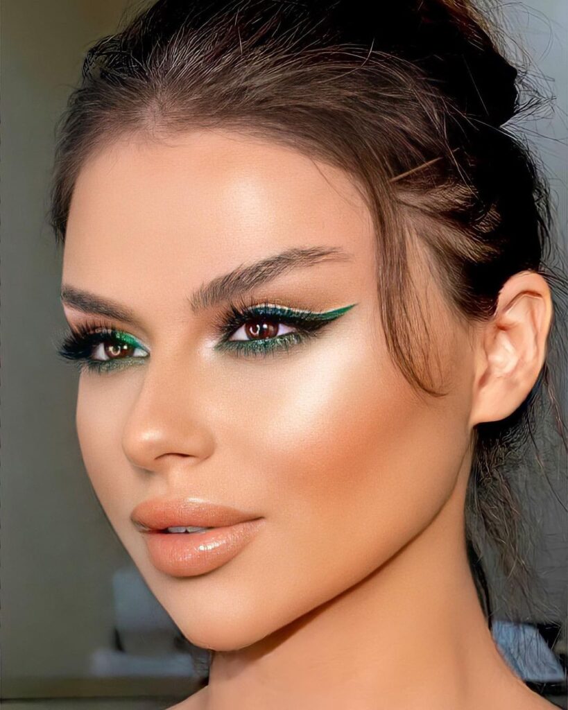 emerald green eyeliner