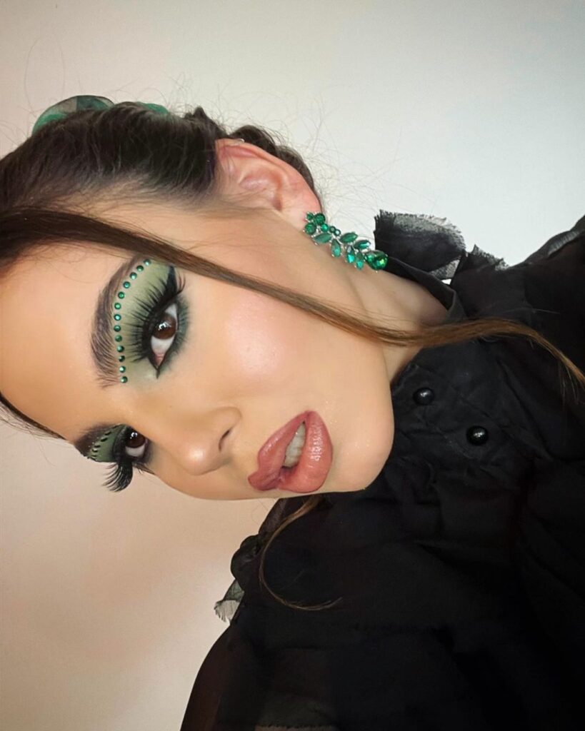 emerald green glittery makeup 2