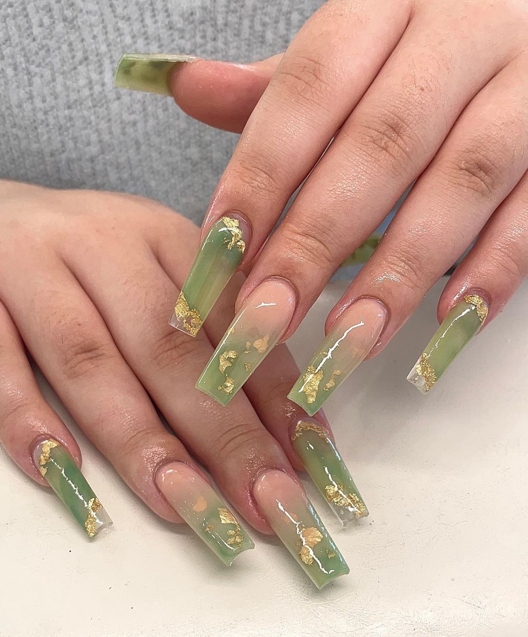 ongles de jade à feuilles d'or