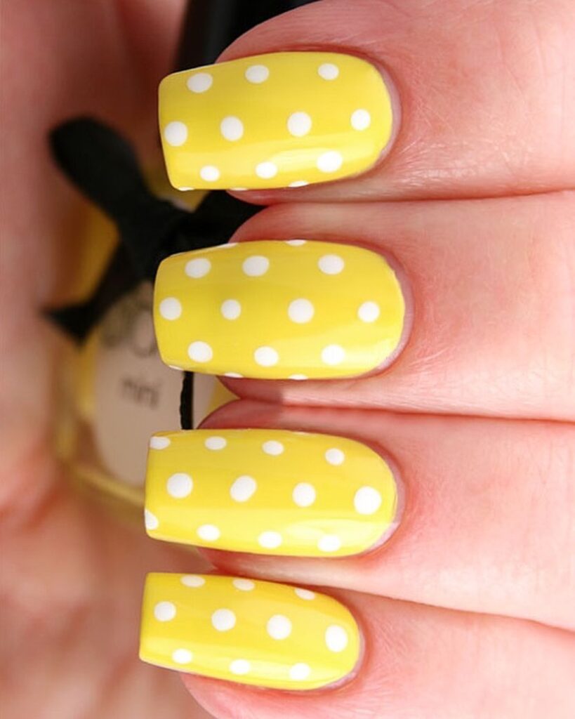 polka dots yellow nails